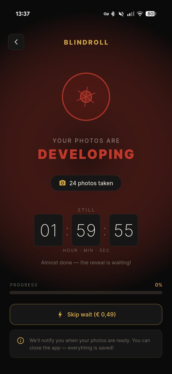 Het ontwikkelscherm van BlindRoll met een aftelklok op 01:59:55 en de melding dat de foto's nog aan het ontwikkelen zijn.