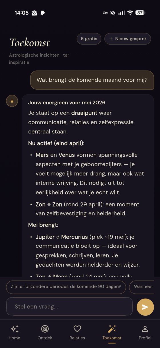 Het Toekomst-scherm van Nadira, waarin een vraag over de komende maand wordt beantwoord aan de hand van de actuele transits op de eigen geboortekaart.